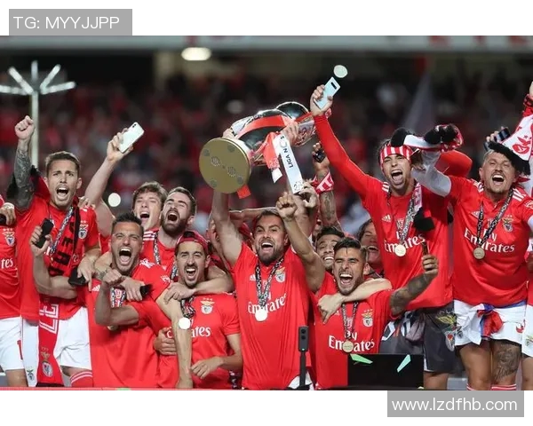 以足球后场为核心的传奇球星解析与影响力分析